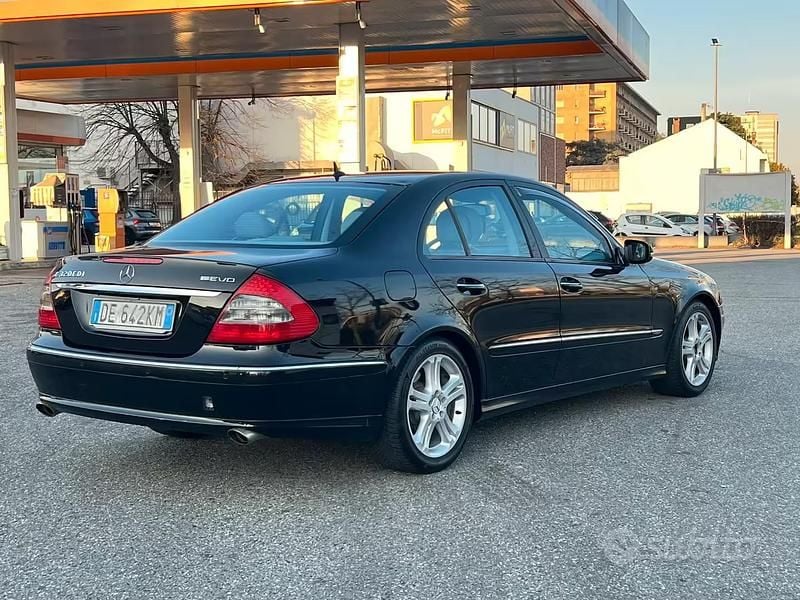 Usata Mercedes E320 224 CV (164 kW) 2008 Nero Berlina