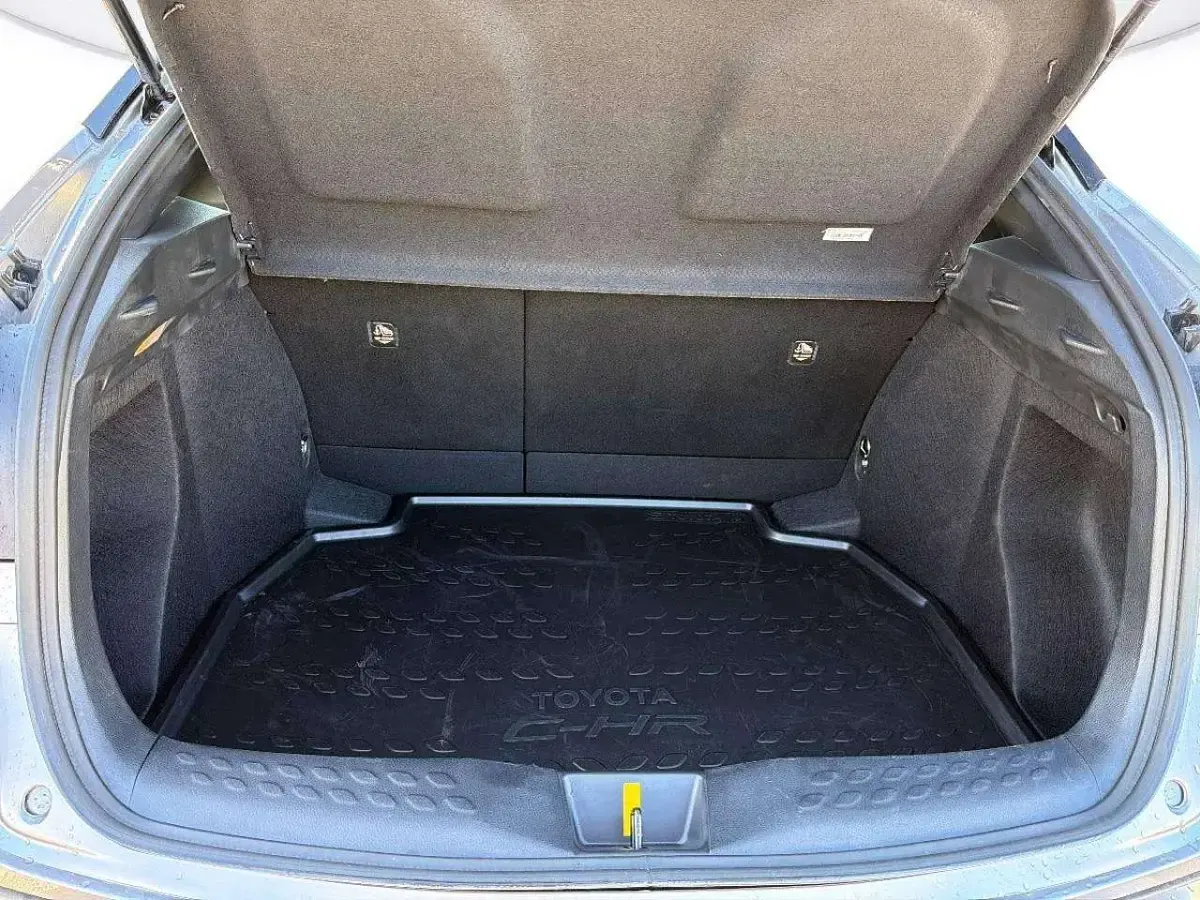Usata Toyota C-HR Business Edition 98 CV (72 kW) 2022 Argento SUV