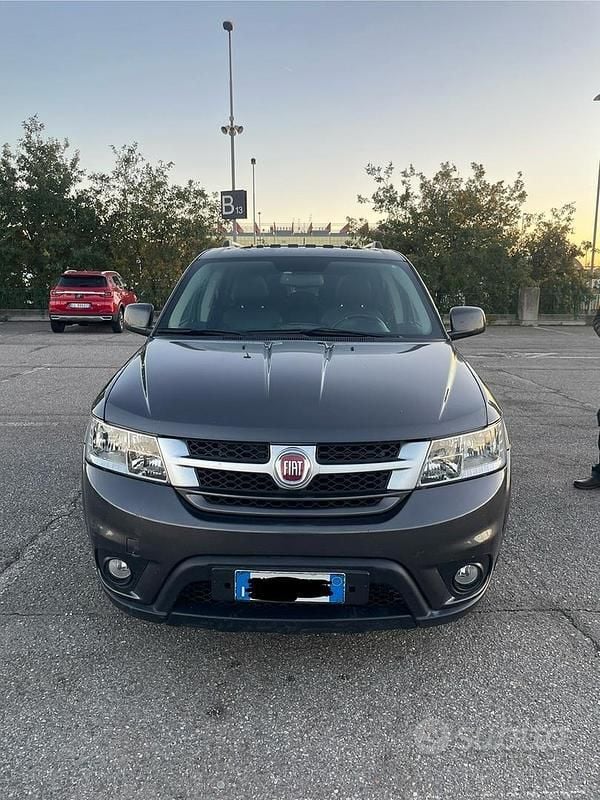 Usata Fiat Freemont 140 CV (102 kW) 2014 Grigio SUV