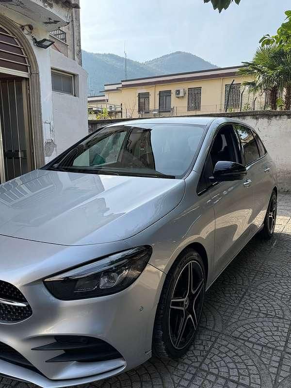 Usata Mercedes B200 150 CV (110 kW) 2019 Argento Monovolume