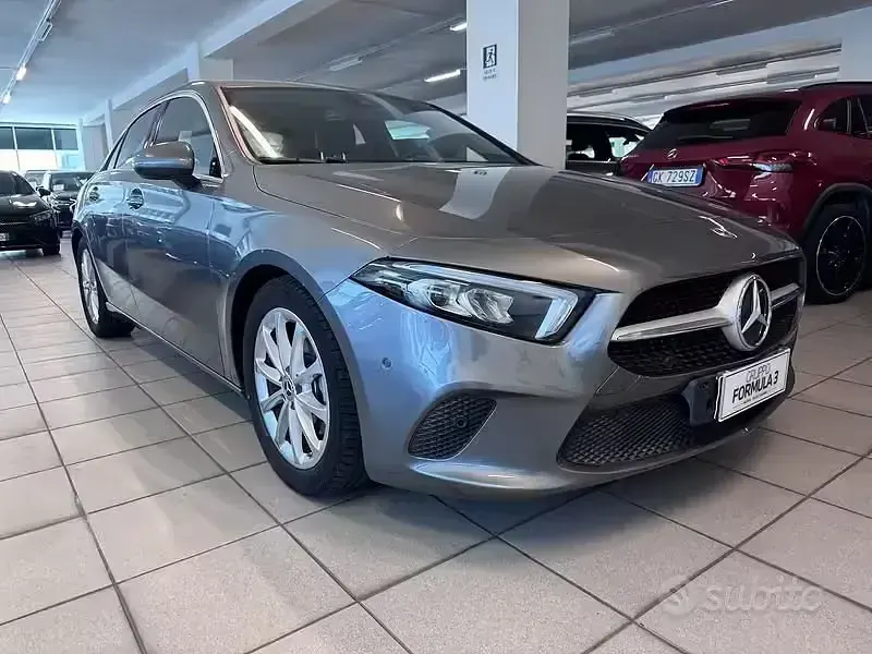 Usata Mercedes A180 136 CV (100 kW) 2020 Grigio Berlina