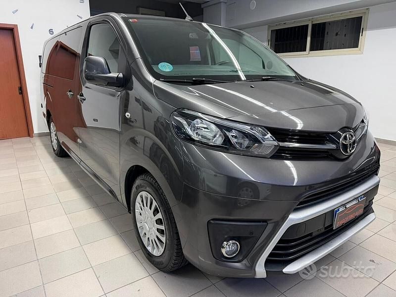 Usata Toyota Proace Verso Luxury 120 CV (88 kW) 2020 Grigio Station wagon