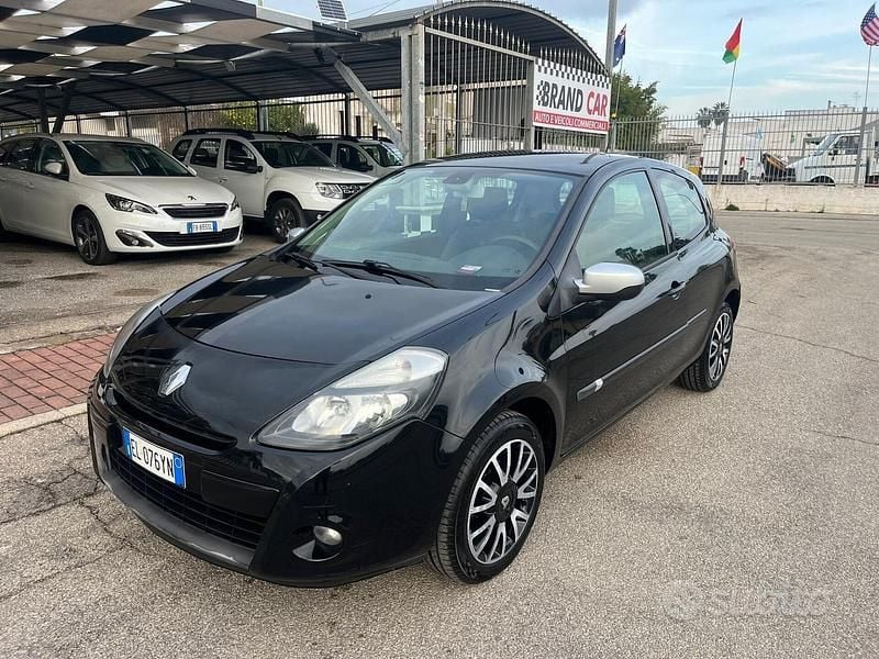 Nero Usata 2012 Renault Clio IV Tre volumi | 2990 € (Super prezzo) - Immagine 1/4
