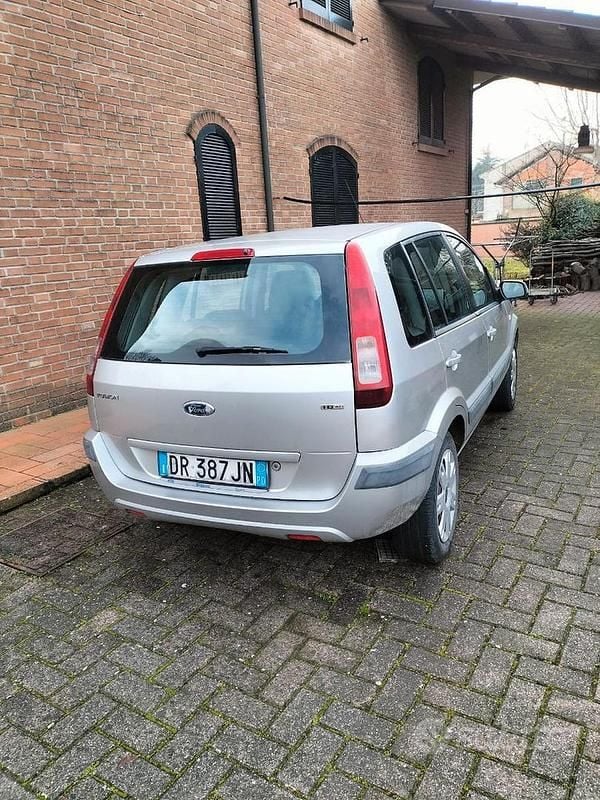Usata Ford Fusion 68 CV (50 kW) 2008 Grigio Utilitaria