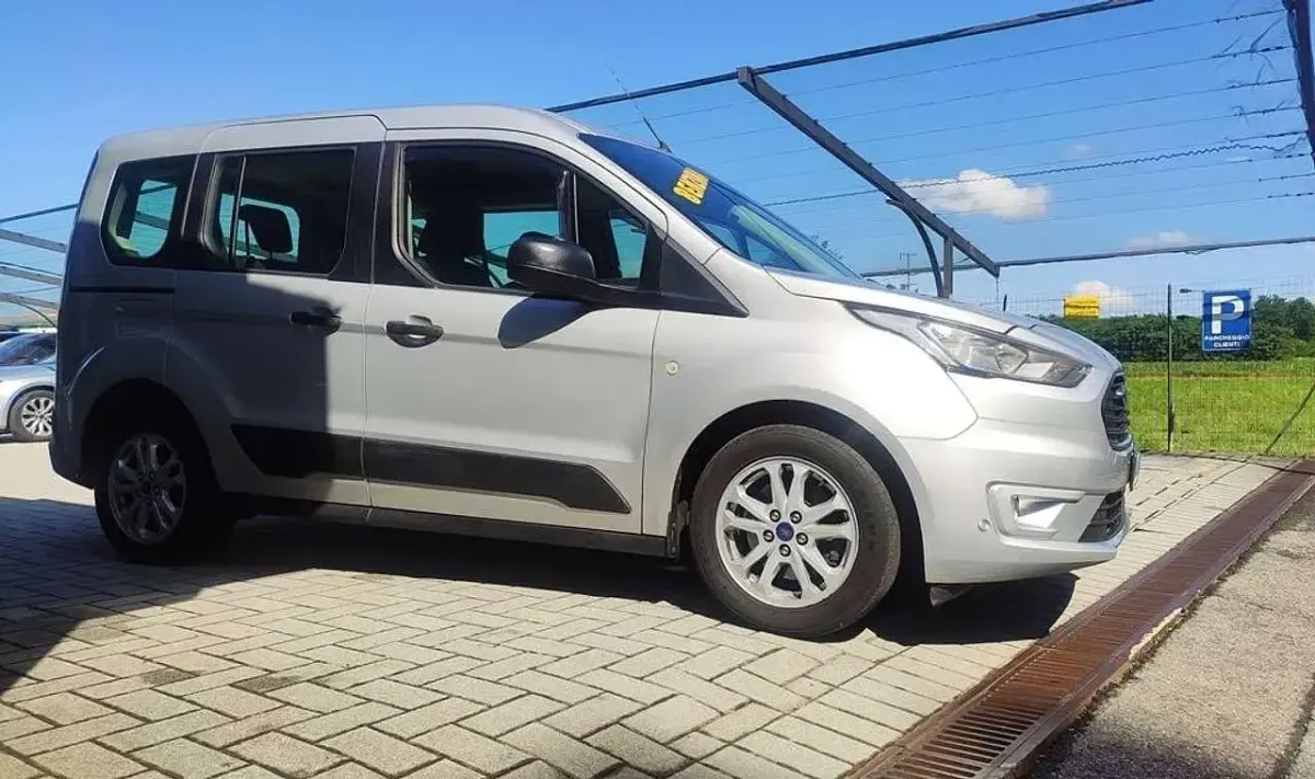 Usata Ford Tourneo Connect 101 CV (74 kW) 2019 Argento Monovolume