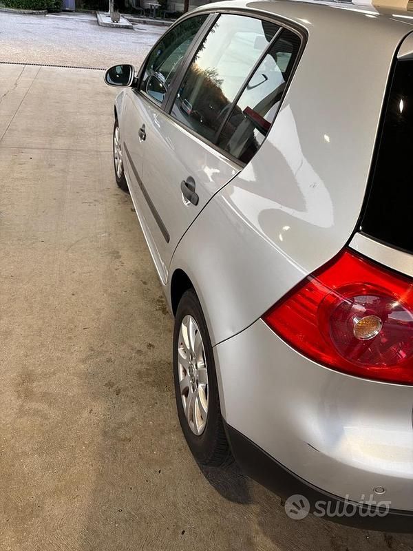 Grigio Usata 2005 VW Golf IV Due volumi | 4000 € - Immagine 1/4