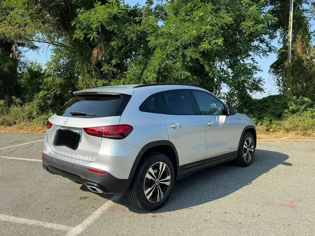 Usata Mercedes GLA200 150 CV (110 kW) 2020 Argento SUV