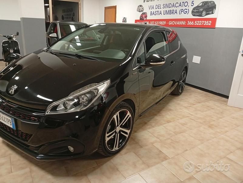 Usata Peugeot 208 GT-line 110 CV (80 kW) 2017 Nero Utilitaria