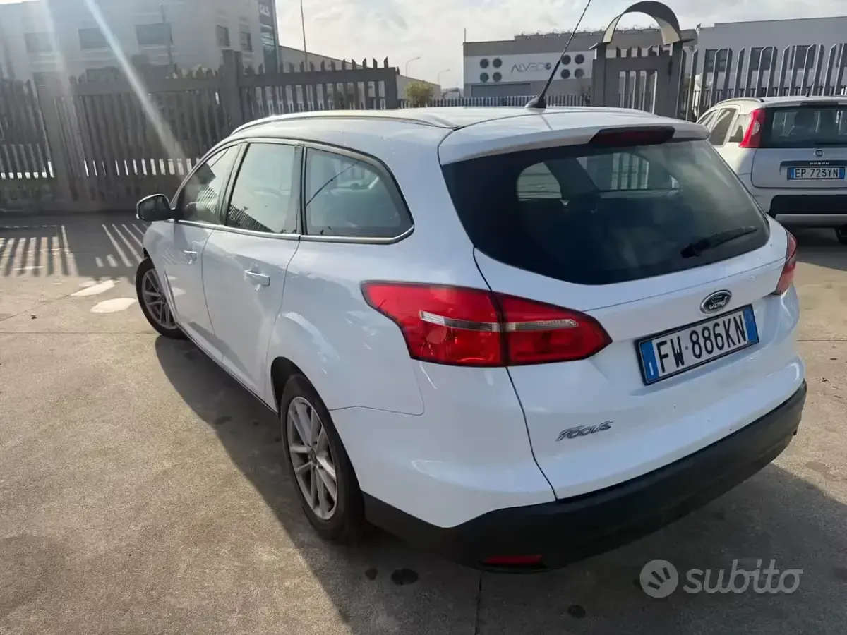 Usata Ford Focus S 120 CV (88 kW) 2015 Grigio Station wagon
