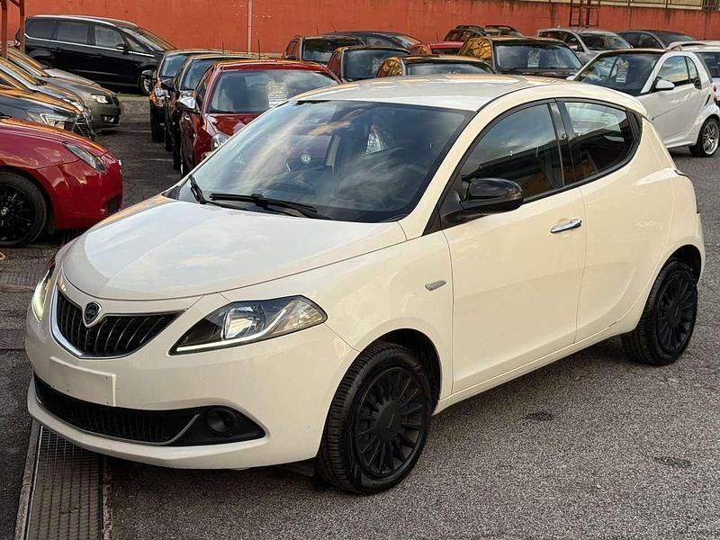 Usata Lancia Ypsilon Silver 69 CV (50 kW) 2022 Other Utilitaria