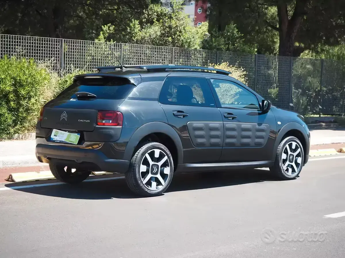 Usata Citroën C4 Shine 99 CV (72 kW) 2017 Nero SUV