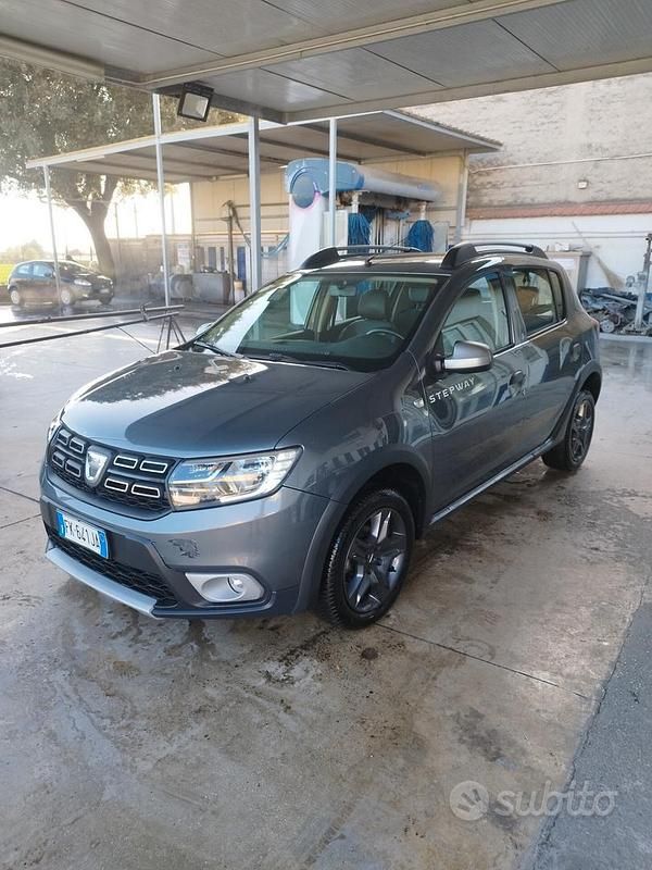 Usata Dacia Sandero 90 CV (66 kW) 2017 Grigio Berlina