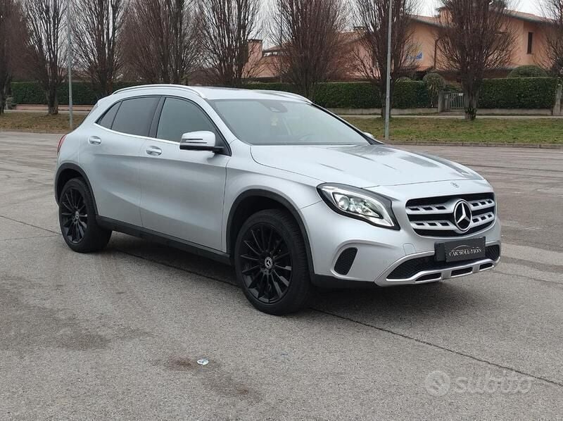 Usata Mercedes GLA200 156 CV (114 kW) 2019 Grigio SUV