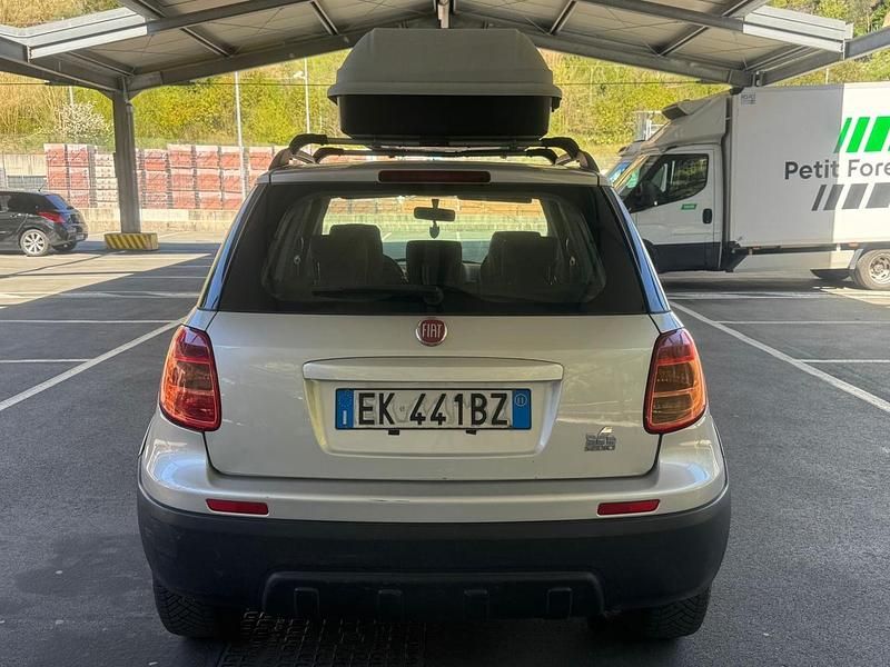 Usata Fiat Sedici 135 CV (99 kW) 2012 Argento SUV