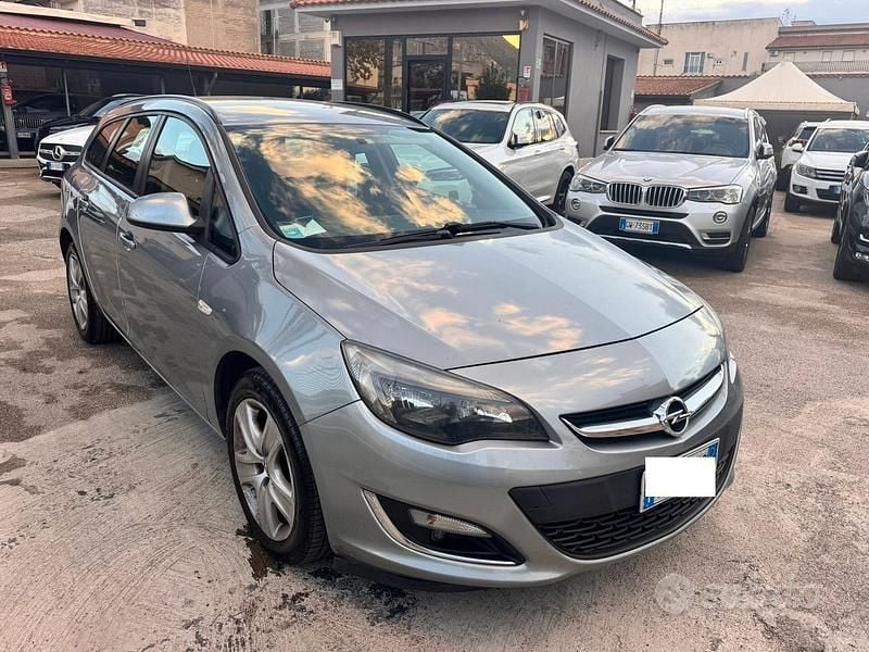 Usata Opel Astra 110 CV (80 kW) 2013 Grigio Berlina
