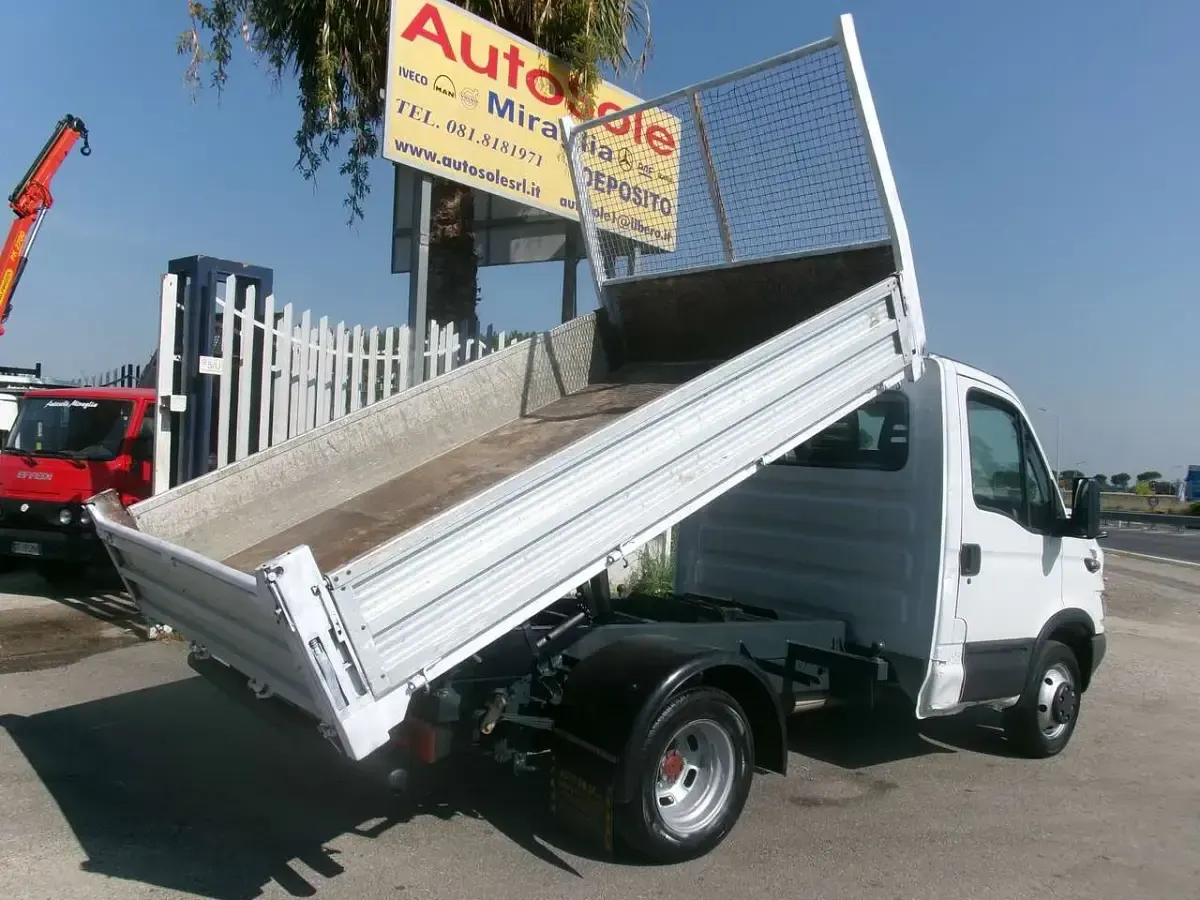 Usata Iveco Daily 136 CV (100 kW) 2005 Bianco