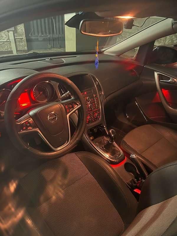 Usata Opel Astra Cosmo 125 CV (91 kW) 2012 Nero Station wagon