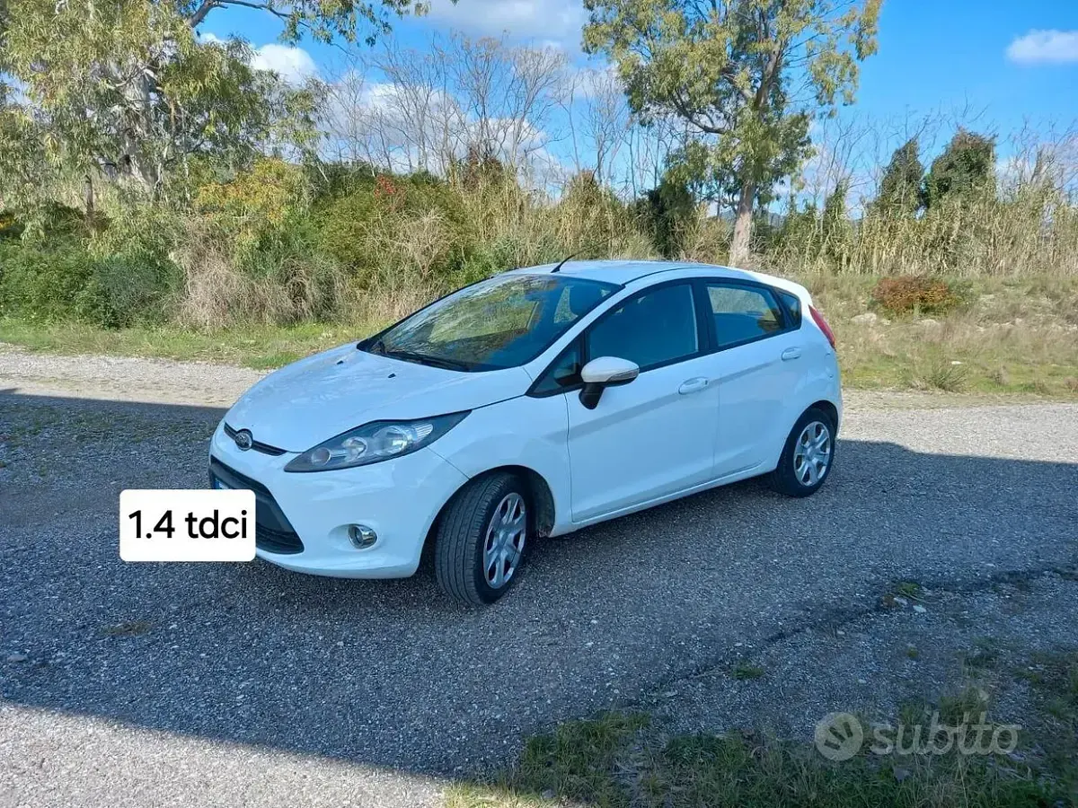 Gebraucht Ford Fiesta Titanium 75 PS (55 kW) 2012 Weiß Limousine