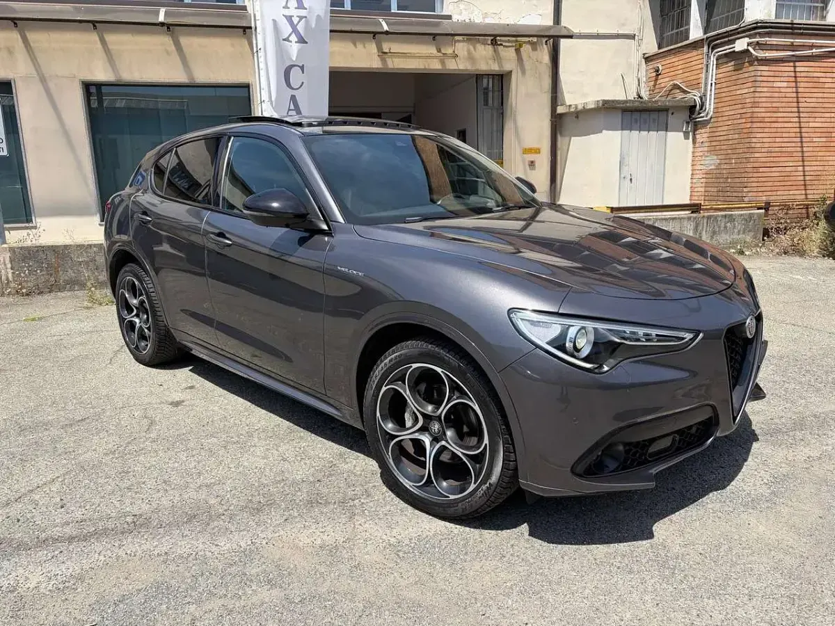 Usata Alfa Romeo Stelvio Ti 209 CV (153 kW) 2022 Grigio vesuvio SUV