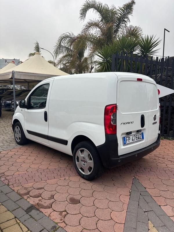 Begagnad Fiat Fiorino 95 HK (69 kW) 2018 Vit Minibuss