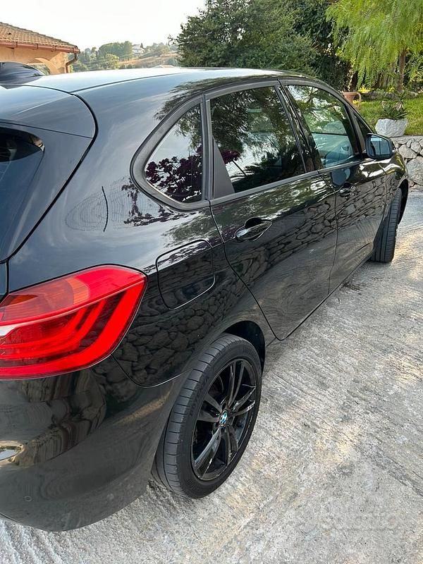 Usata BMW 218 Advantage 150 CV (110 kW) 2016 Nero Monovolume