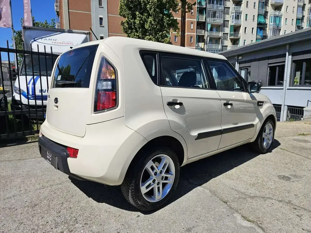 Usata Kia Soul 125 CV (91 kW) 2011 Beige SUV