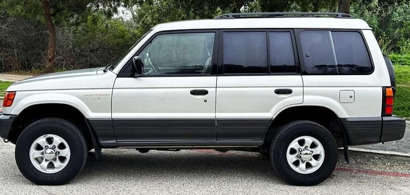 Usata Mitsubishi Montero 177 CV (130 kW) 1995 Argento SUV