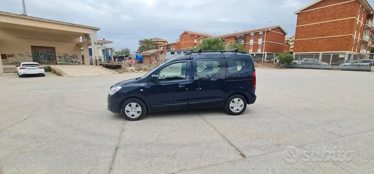 Usata Dacia Dokker Lauréate 90 CV (66 kW) 2017 Blu Monovolume