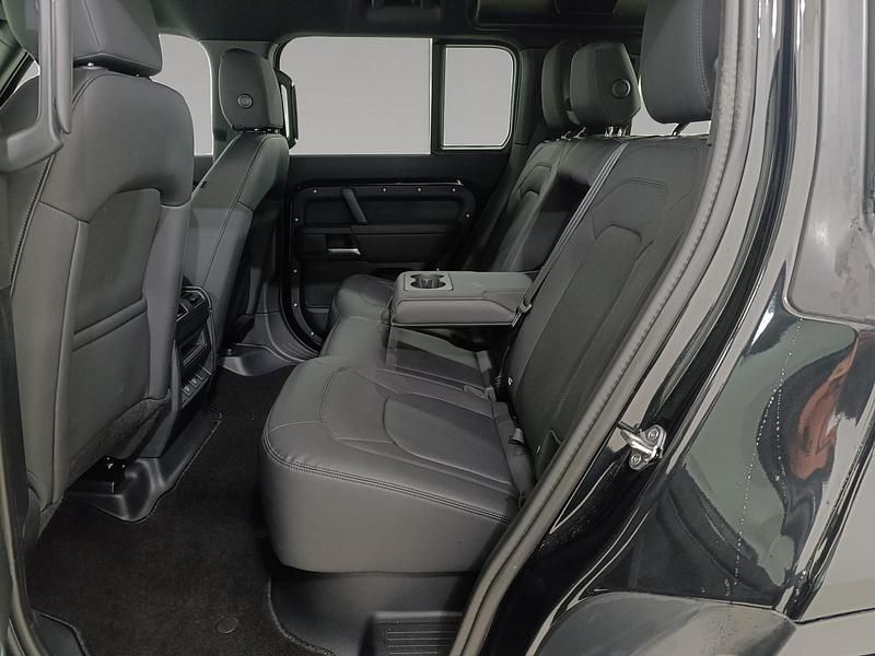 Usata Land Rover Defender S 200 CV (147 kW) 2025 Santorini black