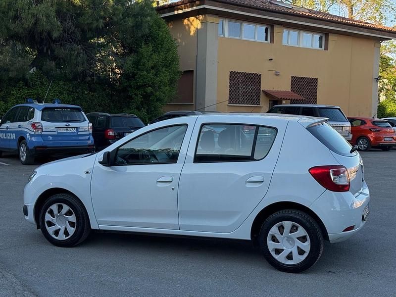 Usata Dacia Sandero Lauréate 75 CV (55 kW) 2014 Bianco Berlina