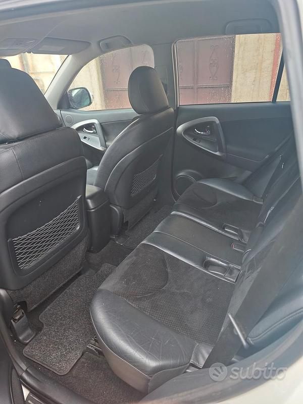 Usata Toyota RAV4 150 CV (110 kW) 2011 Bianco SUV