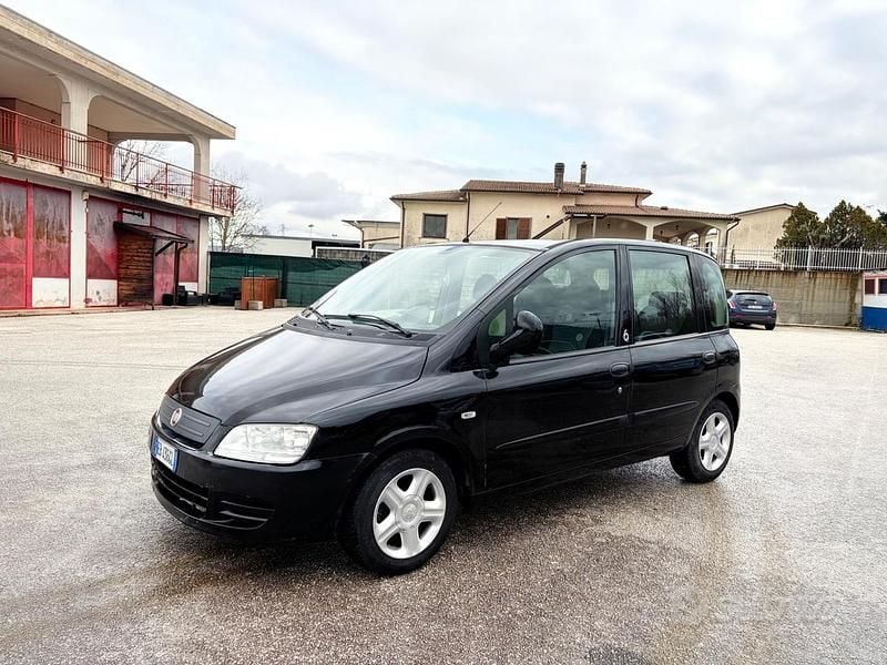 Nero Usata 2010 Fiat Multipla Emotion Monovolume | 3790 € (Buon prezzo) - Immagine 1/4