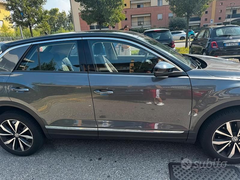 Usata VW T-Roc 116 CV (85 kW) 2019 Grigio SUV