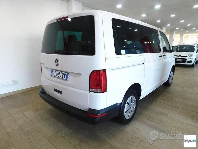 Gebraucht VW Caravelle Trendline 110 PS (80 kW) 2022 Weiß Van