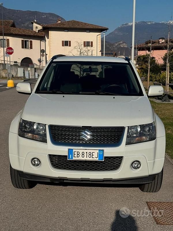 Usata Suzuki Grand Vitara 129 CV (94 kW) 2011 Bianco SUV