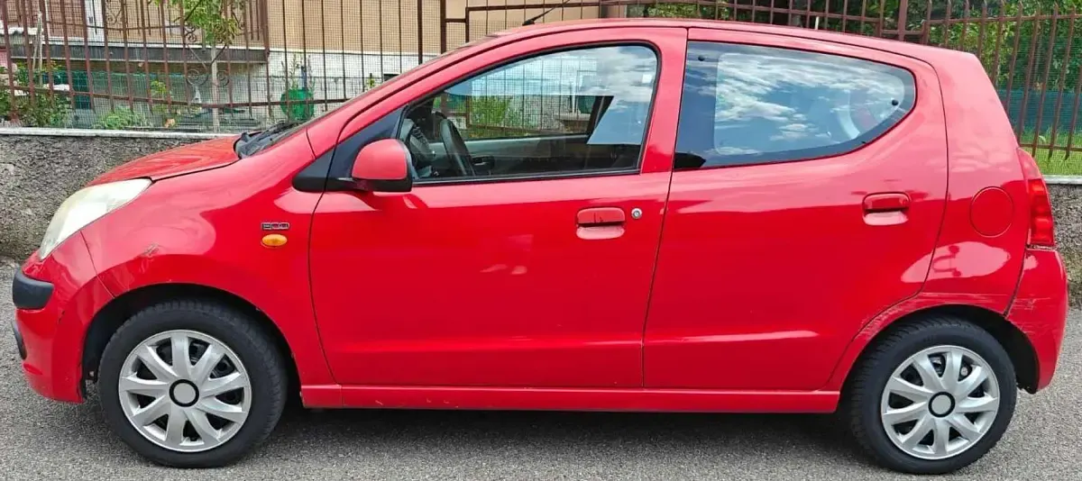Usata Nissan Pixo 68 CV (50 kW) 2010 Rosso Utilitaria