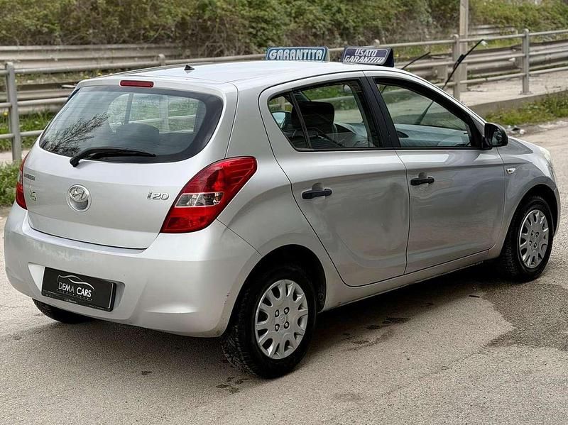Usata Hyundai i20 77 CV (56 kW) 2009 Argento Utilitaria