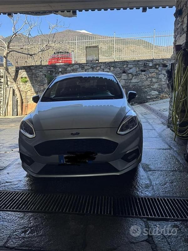 Begagnad Ford Fiesta ST-Line 86 HK (63 kW) 2018 Grå Halvkombi
