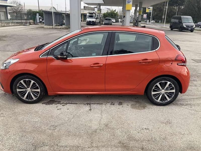 Usata Peugeot 208 Allure 75 CV (55 kW) 2016 Utilitaria