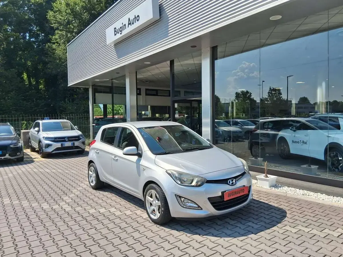 Usata Hyundai i20 Edition 84 CV (61 kW) 2013 Argento metallizzato Utilitaria