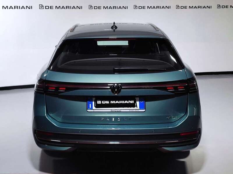 Usata VW Passat Business 150 CV (110 kW) 2024 Verde Station wagon