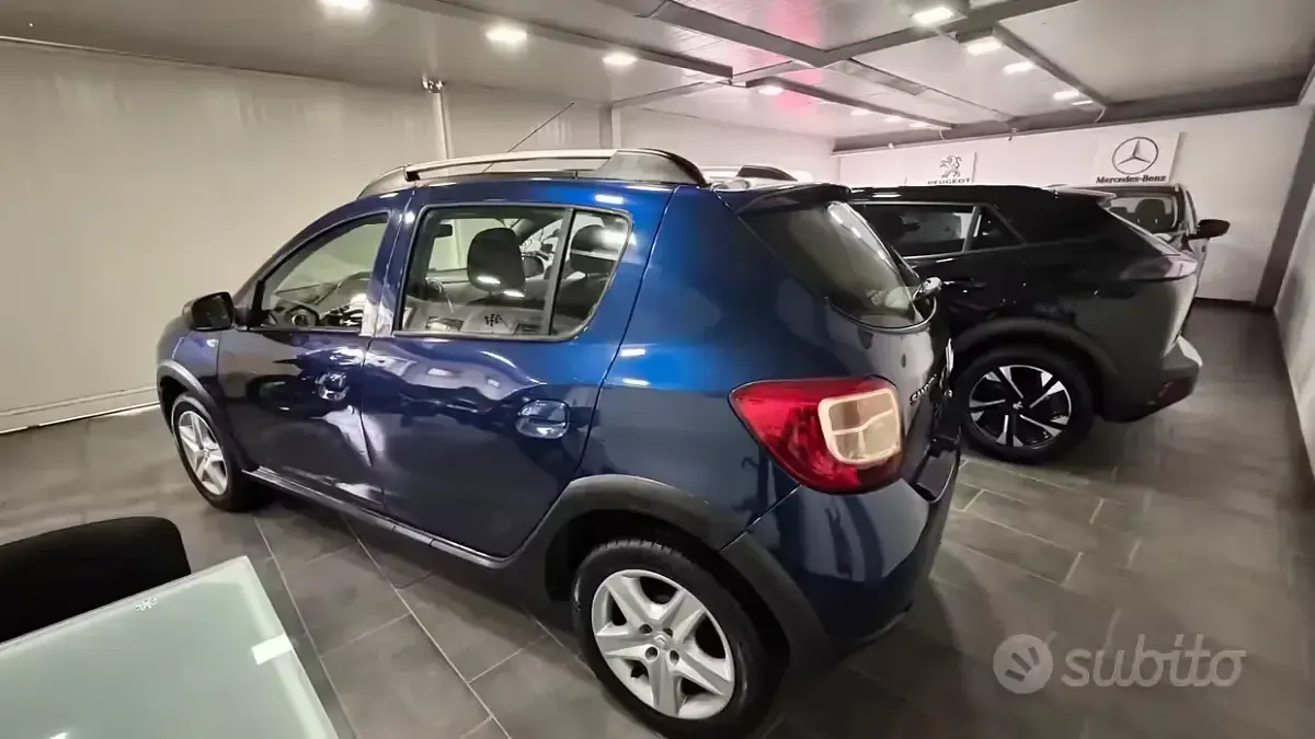 Usata Dacia Sandero Stepway 90 CV (66 kW) 2016 Bluazzurro Berlina