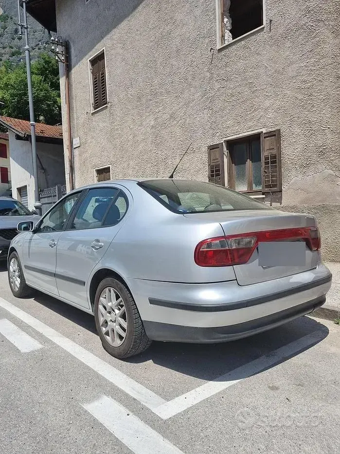 Usata Seat Toledo 90 CV (66 kW) 2001 Grigio Berlina