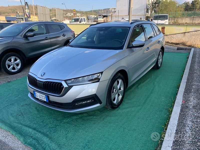 Usata Skoda Octavia 150 CV (110 kW) 2022 Grigio Station wagon