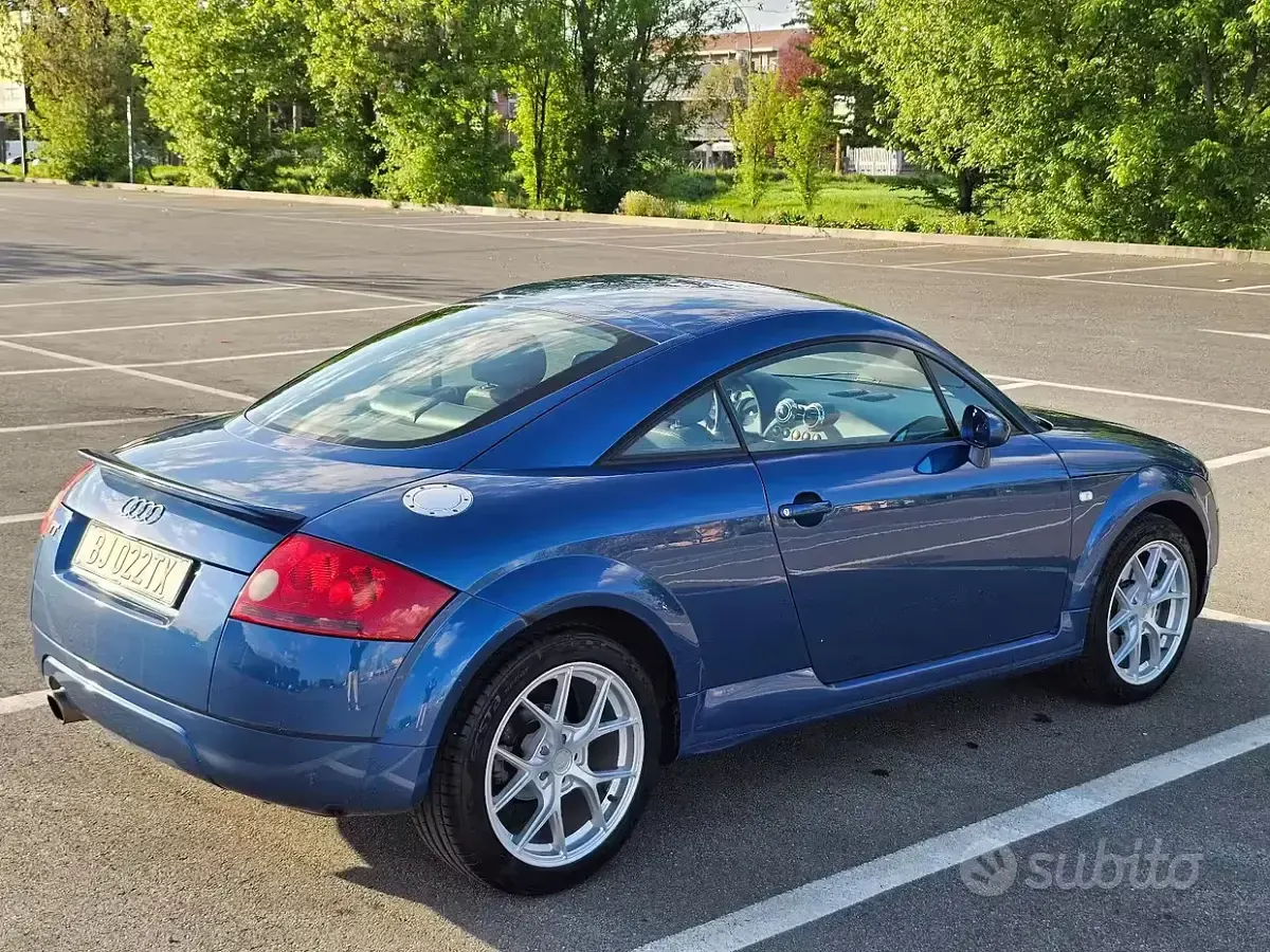 Second-hand Audi TT Ambiente 179 CP (131 kW) 2000 Albastru Coupe