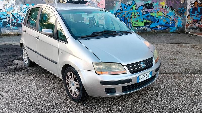 Usata Fiat Idea 70 CV (51 kW) 2004 Grigio Monovolume