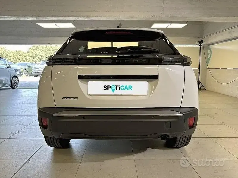 Usata Peugeot 2008 Allure 102 CV (75 kW) 2024 Bianco SUV