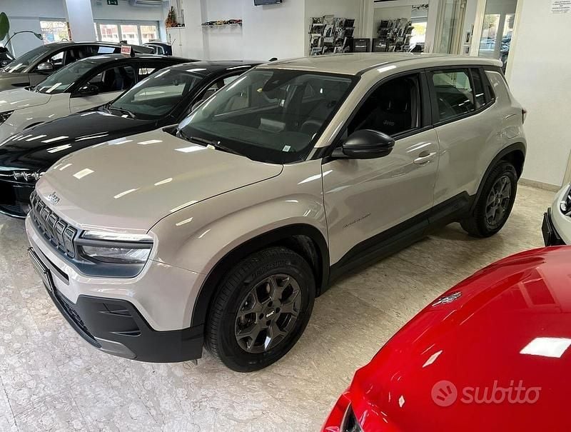 Usata Jeep Avenger Longitude 100 CV (73 kW) 2024 Grigio SUV