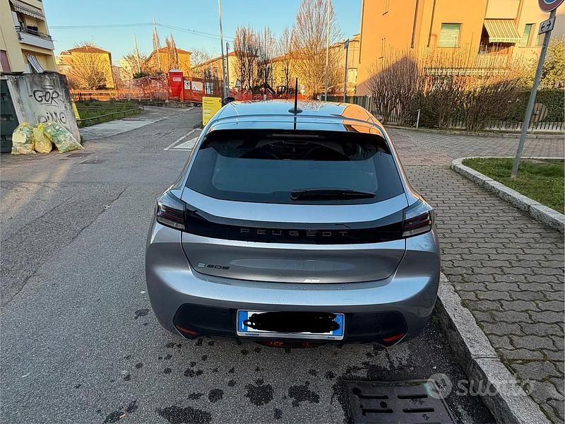 Usata Peugeot 208 Style 100 kW (136 CV) 2024 Grigio Utilitaria