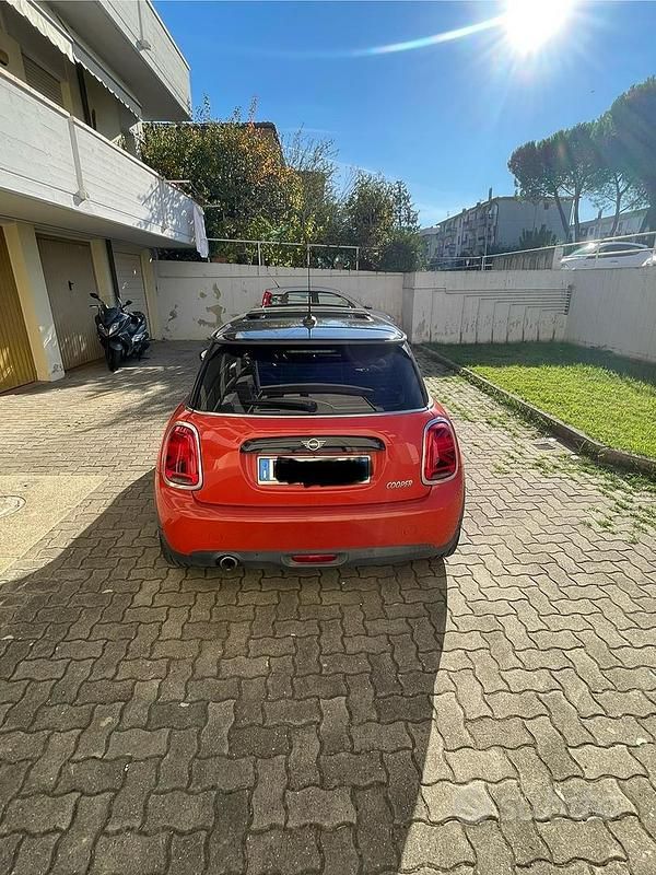 Usata Mini Cooper 136 CV (100 kW) 2018 Arancione Utilitaria